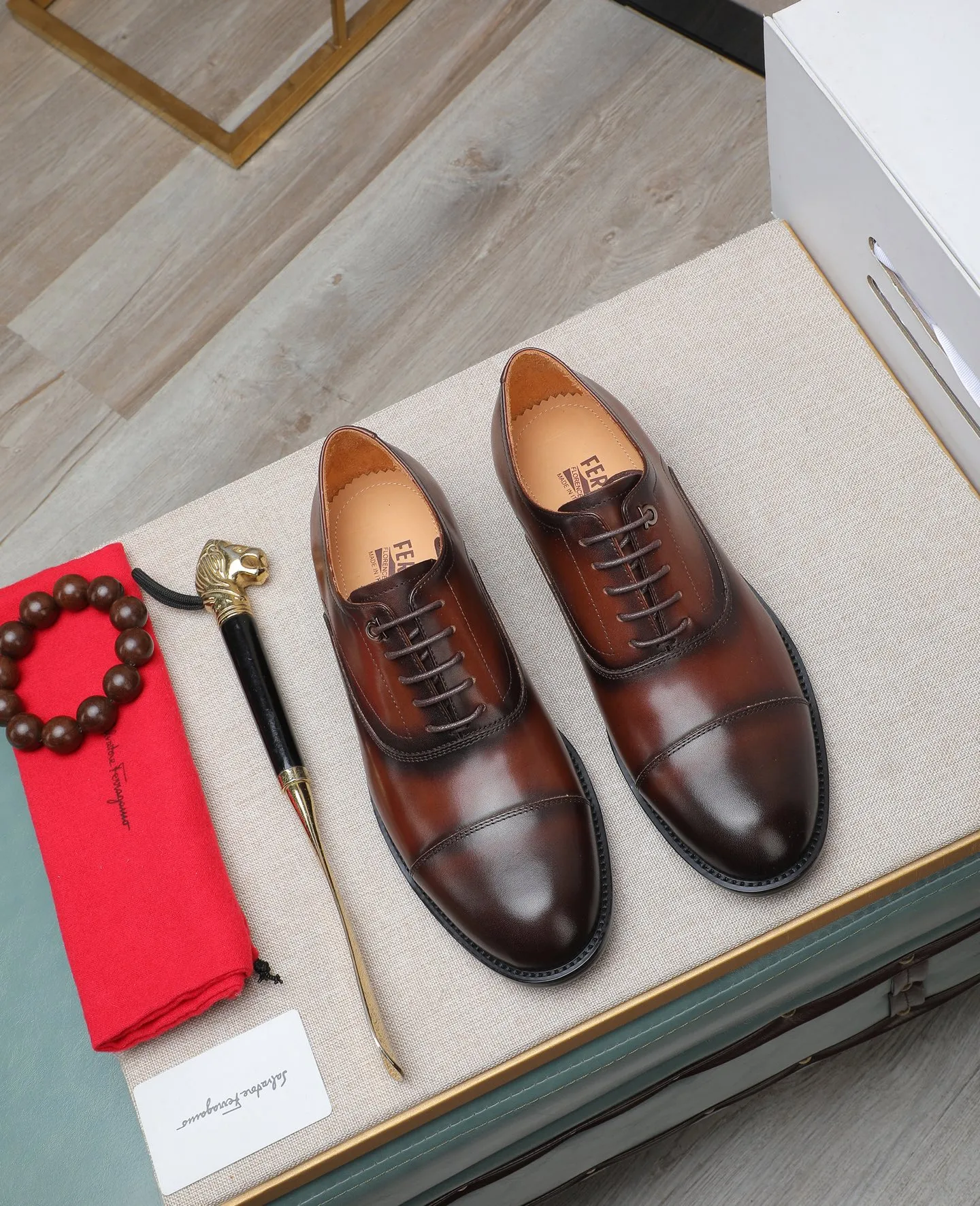 Men's shoes 💰540📛📛 (water-dyed cow lining) Salvatore Ferragamo high-end (Salvatore Ferragamo) is the world's top luxury footwear brand, coming from the fashion kingdom of Italy. It is famous all over the world for its traditional handmade design and novel styles... 🚶🏻🚶🏻New suit shoes are available simultaneously at the counter. This model is made of pure handmade imported Italian calfskin ➕soft water-dyed cowhide lining Original authentic outsole🌀🌀Size: 38➖44 (45 46 customized)